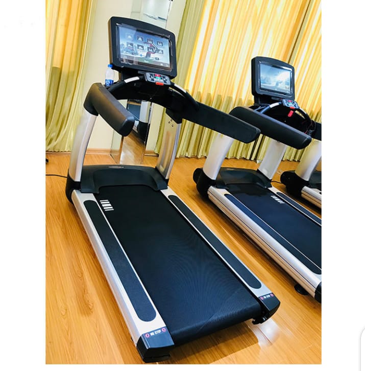 Life Fitness Commercial Treadmill - Image 4