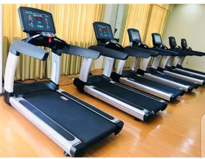 Life Fitness Commercial Treadmill - Image 5